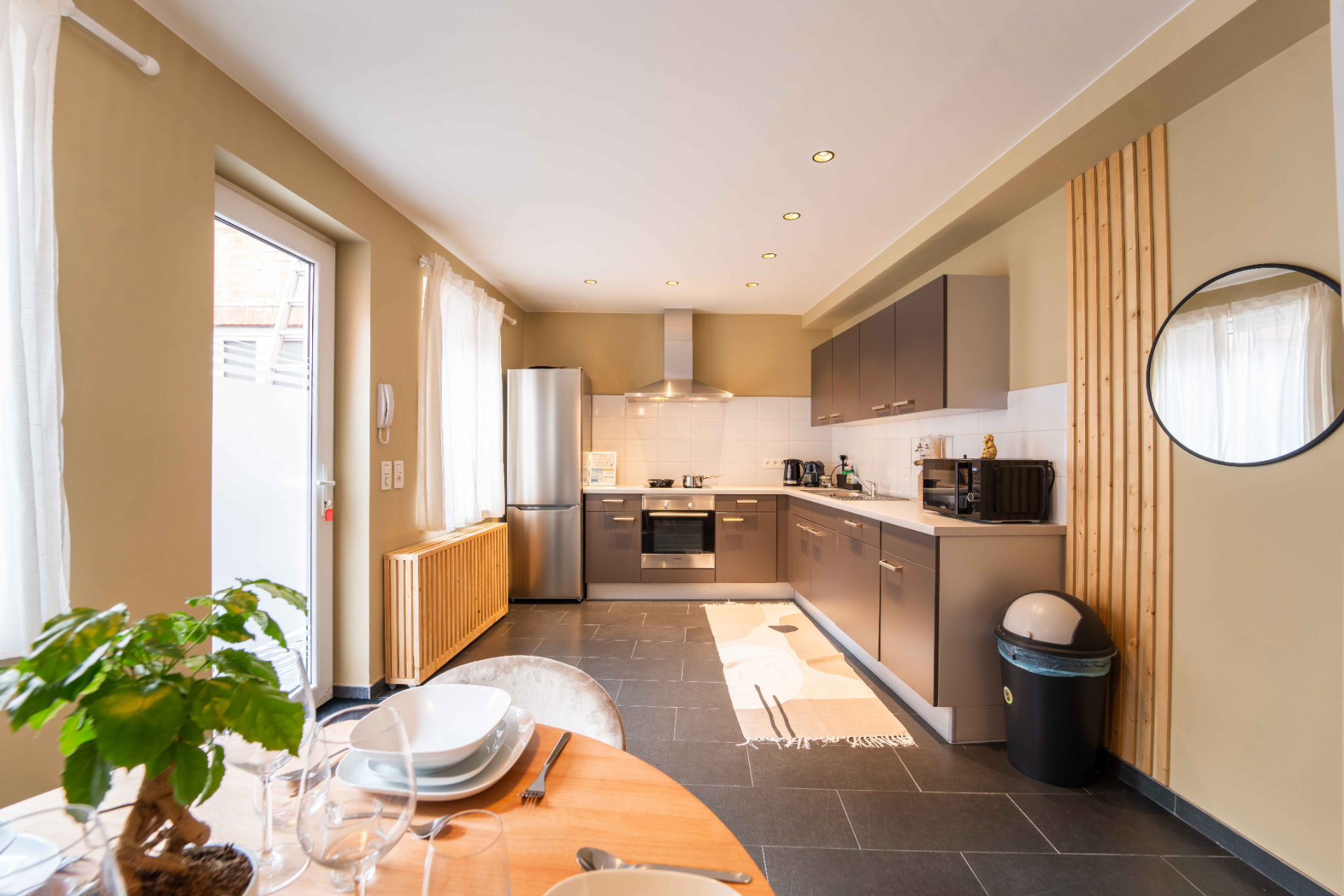 Cuisine entièrement équipée d'un appartement meublé à Mons